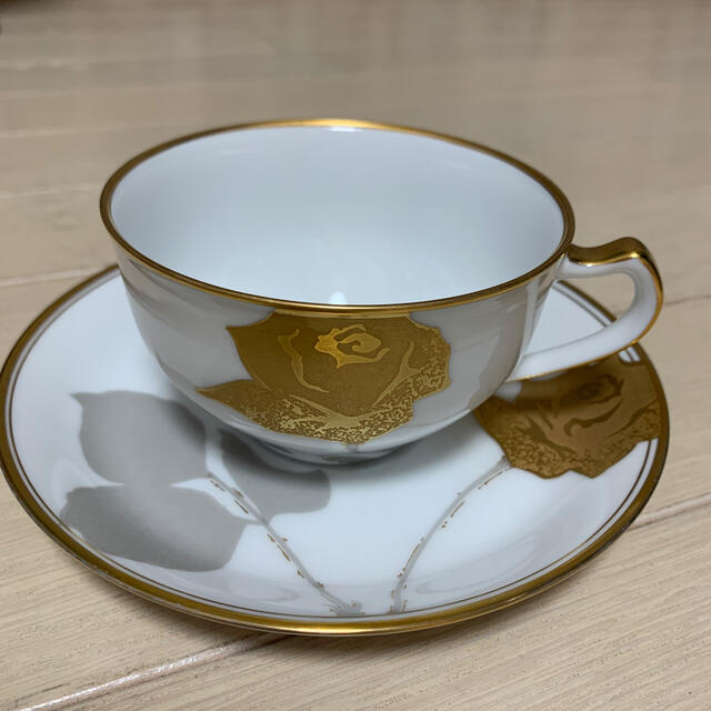 大倉陶園の金蝕バラ　ティー・コーヒーカップ＆ソーサー