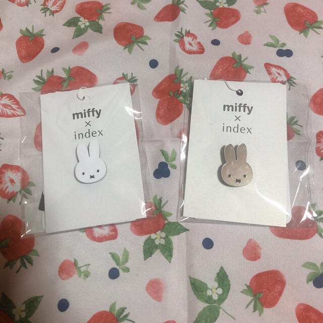 INDEX(インデックス)の未使用未開封！miffy×indexマスクチャームミッフィー 白&シルバー エンタメ/ホビーのおもちゃ/ぬいぐるみ(キャラクターグッズ)の商品写真