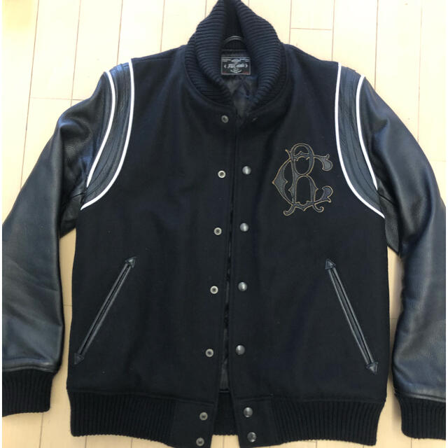CRIMIE クライミー スタジャン M | akhlaqfurniture.pk