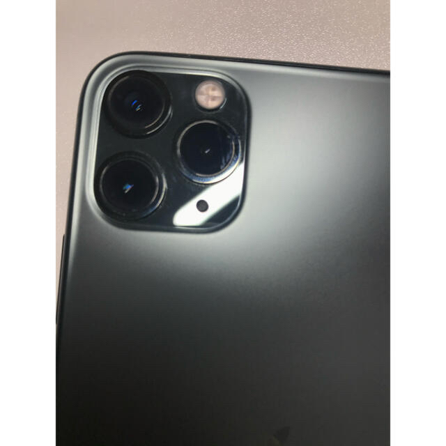 Apple(アップル)のiPhone 11 Pro Max ミッドナイトグリーン 256 GB スマホ/家電/カメラのスマートフォン/携帯電話(スマートフォン本体)の商品写真