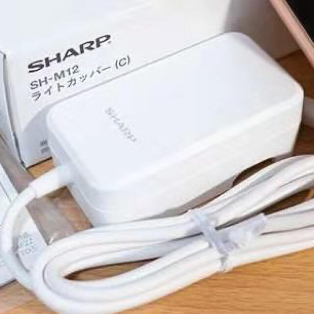 SHARP(シャープ)のAQUOS純正ACアダプタQUICK高速充電器(SH-AC05) スマホ/家電/カメラのスマートフォン/携帯電話(バッテリー/充電器)の商品写真