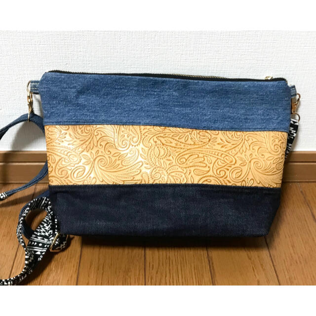 AZUL by moussy(アズールバイマウジー)の美品アズールバイマウジー ショルダーバッグ クラッチ ポーチ デニム  レディースのバッグ(ショルダーバッグ)の商品写真