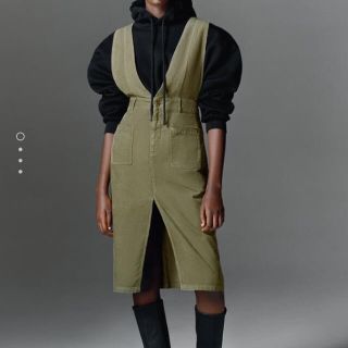 ザラ(ZARA)のコーデュロイジャンパースカート(ひざ丈スカート)