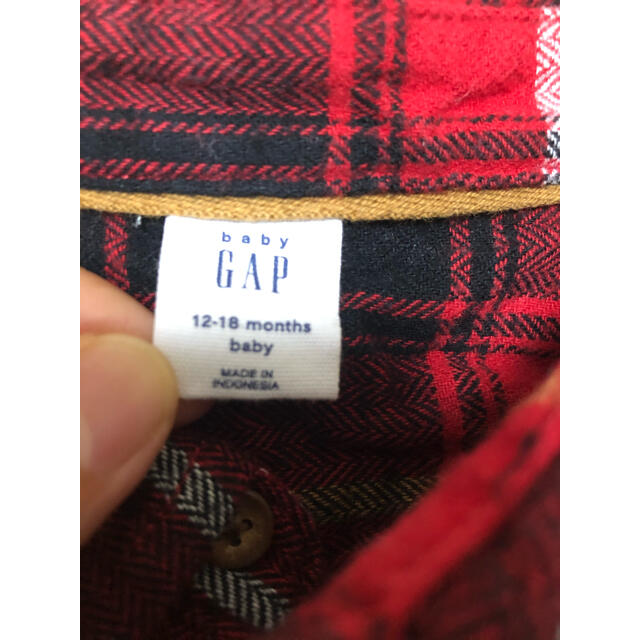 babyGAP(ベビーギャップ)のベビーギャップ  チェック　シャツ　gap 赤 キッズ/ベビー/マタニティのベビー服(~85cm)(シャツ/カットソー)の商品写真