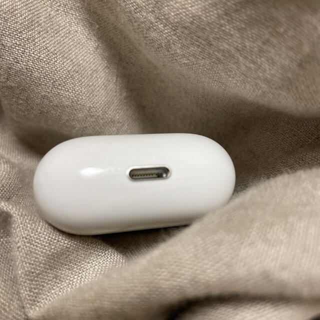 Apple(アップル)の大胆値下❗️純正AirPods 第一世代　ケースのみ スマホ/家電/カメラのオーディオ機器(ヘッドフォン/イヤフォン)の商品写真