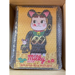 メディコムトイ(MEDICOM TOY)のBE@RBRICK 招き猫 ペコちゃん 黒メッキ 100％ ＆ 400％  (キャラクターグッズ)