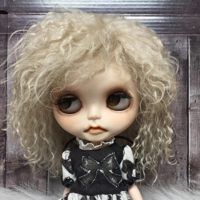 blythe_w-155シャイニーベージュ✨チベットラムフルスキンウィッグ