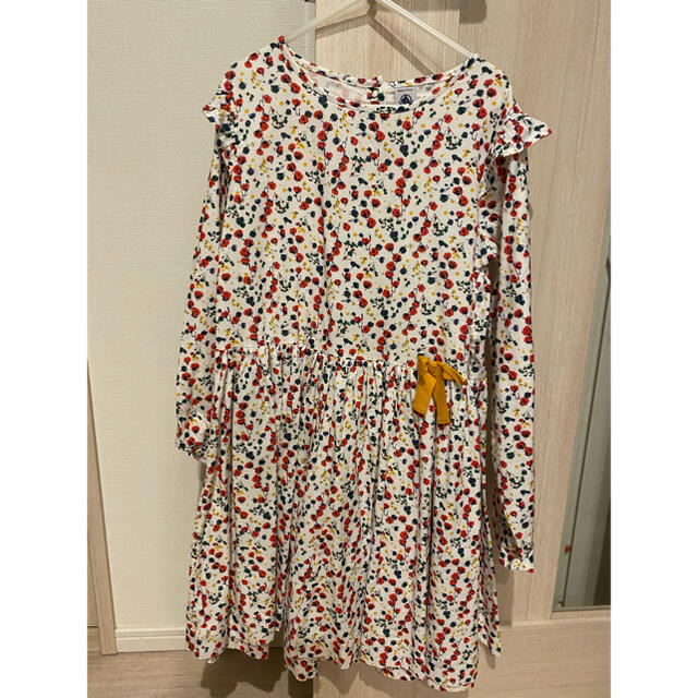 PETIT BATEAU(プチバトー)のプチバトー　新品　花柄ワンピース　10A/140cm キッズ/ベビー/マタニティのキッズ服女の子用(90cm~)(ワンピース)の商品写真