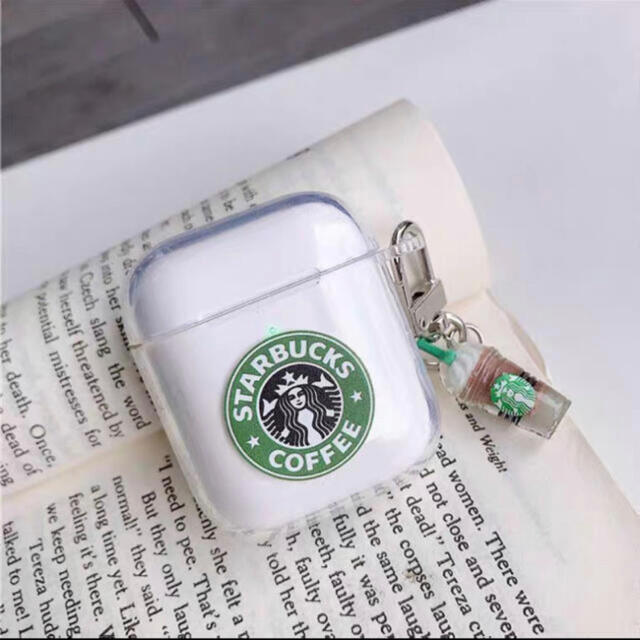 Starbucks Coffee(スターバックスコーヒー)の‼️インスタで大人気‼️ AirPods ケース チャーム付 スターバックス スマホ/家電/カメラのオーディオ機器(ヘッドフォン/イヤフォン)の商品写真