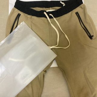 フィアオブゴッド(FEAR OF GOD)のessentials パンツ(ワークパンツ/カーゴパンツ)