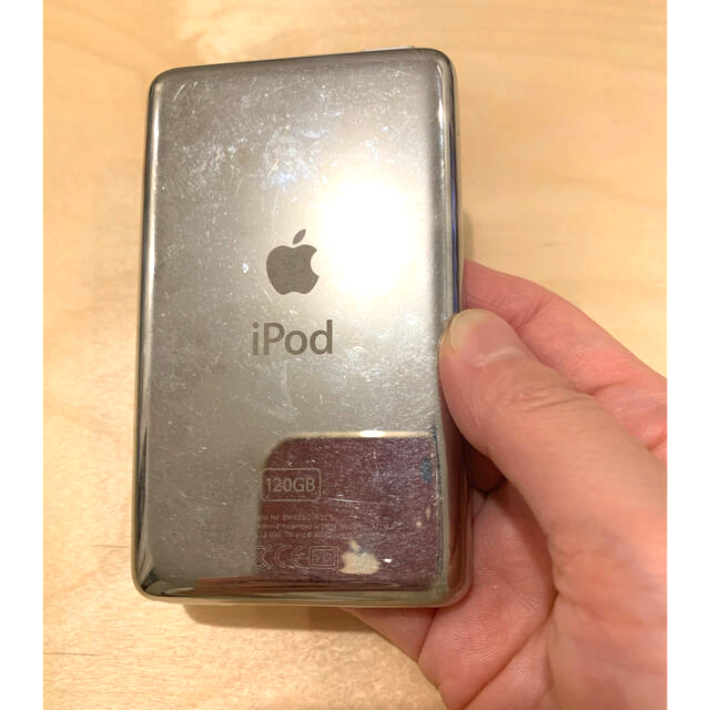 Apple(アップル)の【ケーブル付】iPod classic 120GB シルバー 本体 動作確認済み スマホ/家電/カメラのオーディオ機器(ポータブルプレーヤー)の商品写真