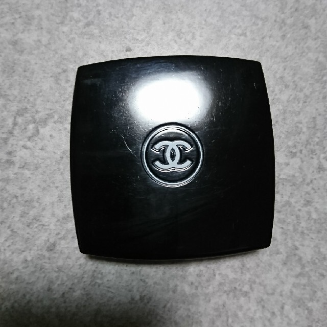 CHANEL(シャネル)のCHANEL　アイシャドウ コスメ/美容のベースメイク/化粧品(アイシャドウ)の商品写真