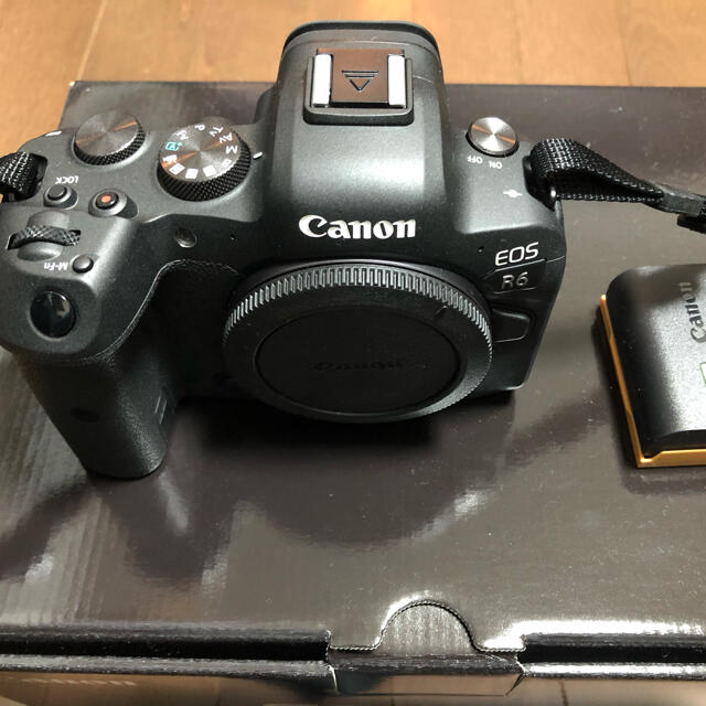 美品　eos r6 canon キャノン　三回使用　おまけ付スマホ/家電/カメラ