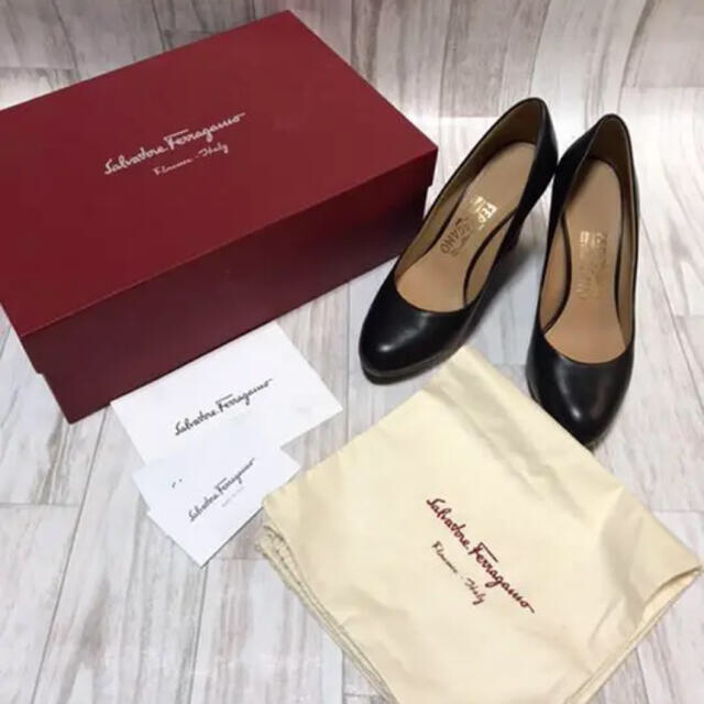 Salvatore Ferragamo(サルヴァトーレフェラガモ)のお値下げ‼️Salvatore Ferragamo  パンプス レディースの靴/シューズ(ハイヒール/パンプス)の商品写真