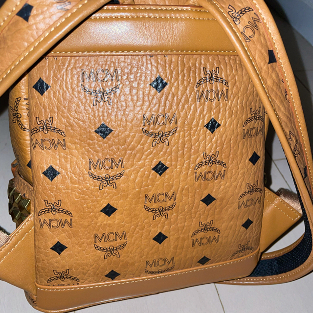 MCM(エムシーエム)のMCM リュック 10.5inch レディースのバッグ(リュック/バックパック)の商品写真