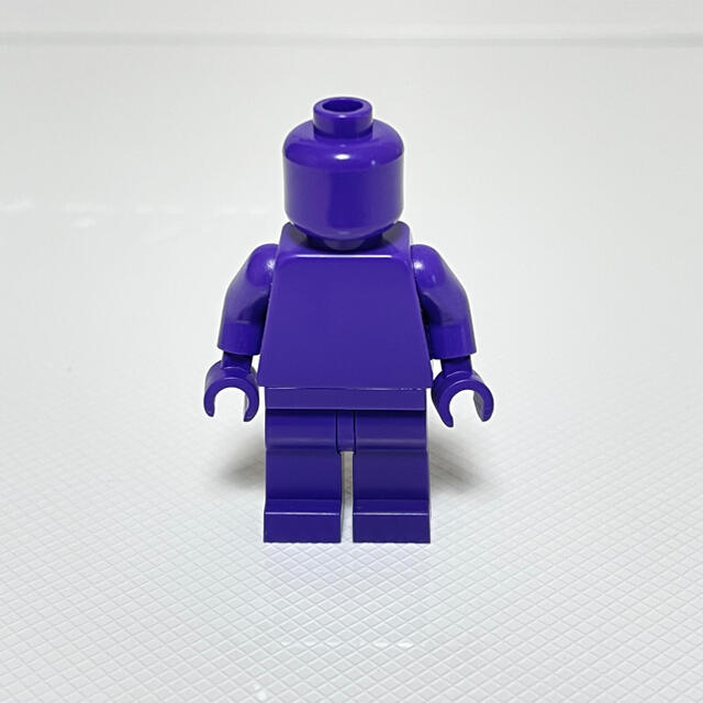 Lego(レゴ)の★全ラクマ唯一超激レアレゴ★モノクロームミニフィグ★ Dark Purple  エンタメ/ホビーのおもちゃ/ぬいぐるみ(その他)の商品写真