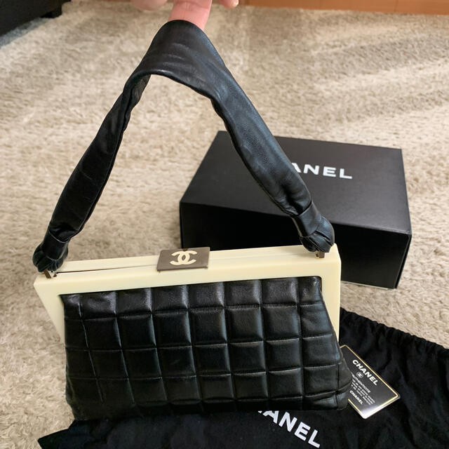 CHANEL(シャネル)のシャネル　チョコバー　がま口バッグ レディースのバッグ(ハンドバッグ)の商品写真