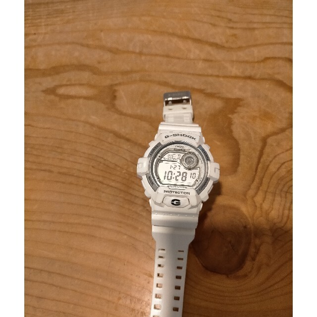 G-SHOCK(ジーショック)のG-shock ホワイト  G-8900A-7  メンズの時計(腕時計(デジタル))の商品写真