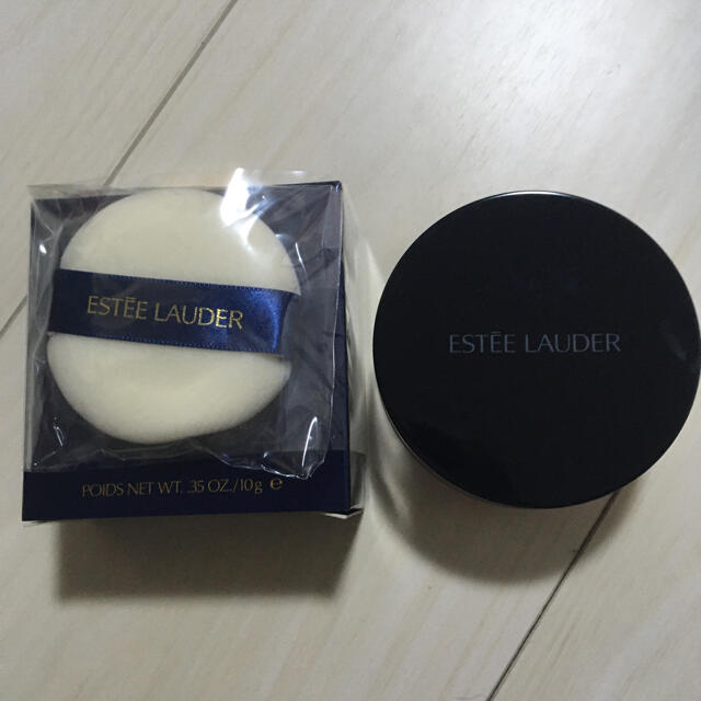 Estee Lauder(エスティローダー)のエスティーローダー　パーフェクティングルースパウダーフェースパウダー　01ライト コスメ/美容のベースメイク/化粧品(フェイスパウダー)の商品写真