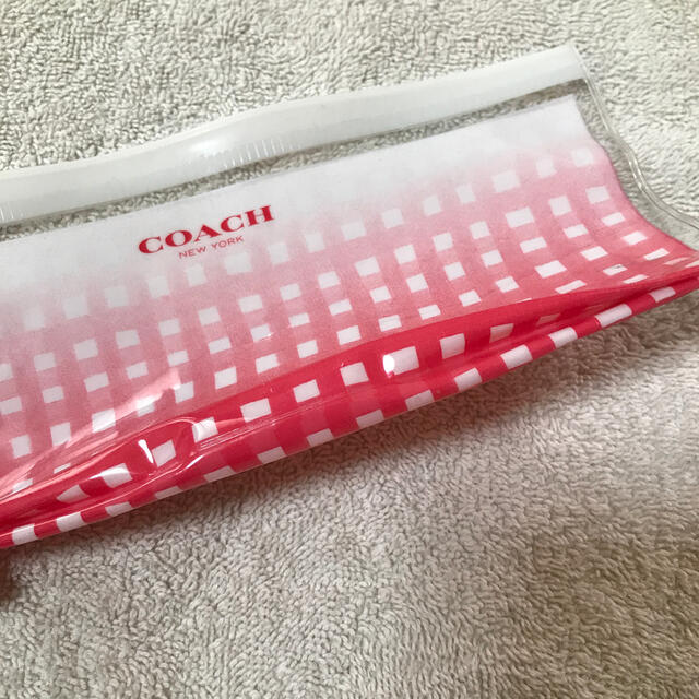 COACH(コーチ)のCOACH コーチ　女性誌　付録　ポーチ＆メイクブラシセット　新品未使用 レディースのファッション小物(ポーチ)の商品写真