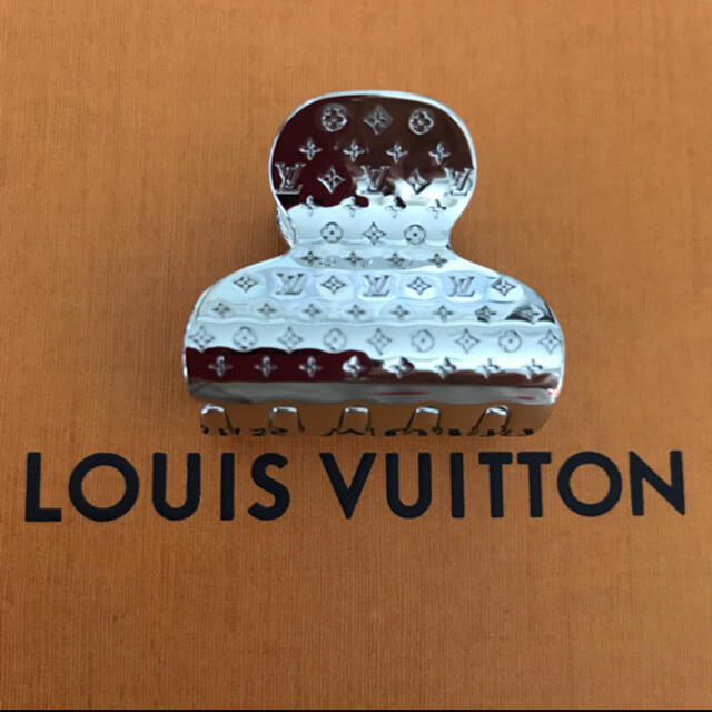 LOUIS VUITTON(ルイヴィトン)の専用　ルイヴィトン アクセソワールシュブ ナノグラム　ヘアクリップ レディースのヘアアクセサリー(バレッタ/ヘアクリップ)の商品写真