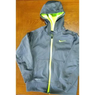 ナイキ(NIKE)の★くー様★ NIKE キッズパーカー　グレー Sサイズ(ジャケット/上着)