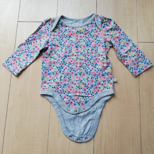 babyGAP(ベビーギャップ)のベビーギャップ　6-12months ロンパース キッズ/ベビー/マタニティのベビー服(~85cm)(ロンパース)の商品写真