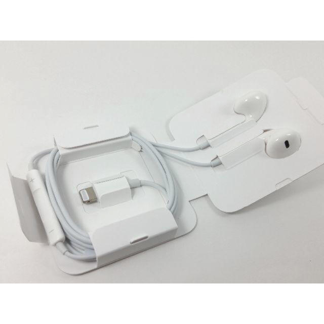 iPhone(アイフォーン)のiPhone ケーブルイヤホン スマホ/家電/カメラのオーディオ機器(ヘッドフォン/イヤフォン)の商品写真