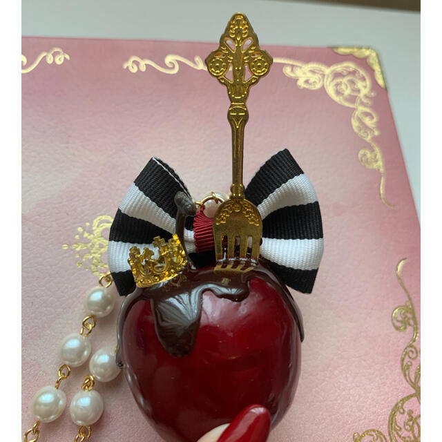 Q-pot.(キューポット)のHEXENHAUS Wickedqueen's poisonappleﾈｯｸﾚｽ ハンドメイドのアクセサリー(ネックレス)の商品写真