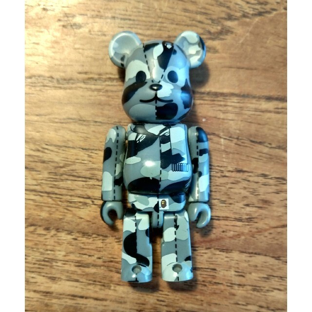 MEDICOM TOY(メディコムトイ)のベアブリック BE@RBRICK APE BAPE GRAY グレイ 100％ エンタメ/ホビーのフィギュア(その他)の商品写真