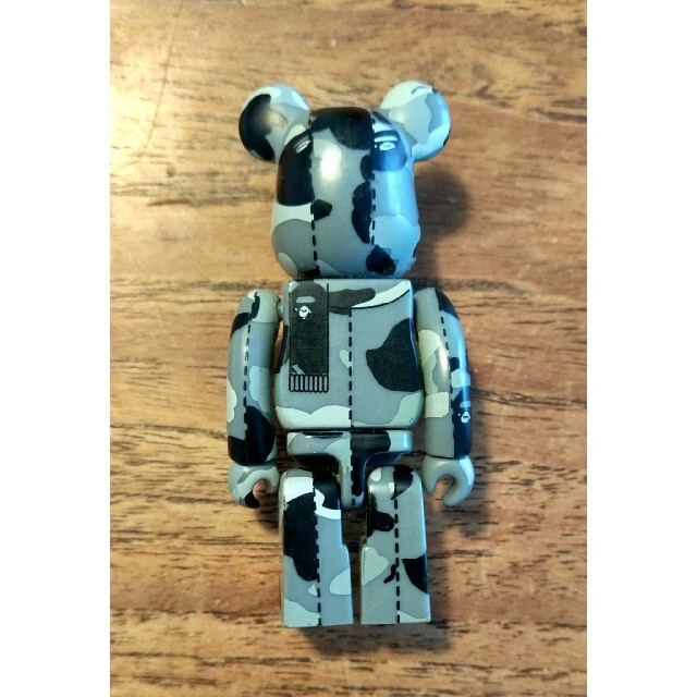 MEDICOM TOY(メディコムトイ)のベアブリック BE@RBRICK APE BAPE GRAY グレイ 100％ エンタメ/ホビーのフィギュア(その他)の商品写真