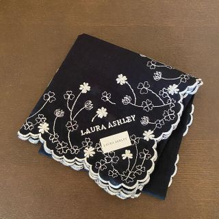 ローラアシュレイ(LAURA ASHLEY)の限定入荷！☆ギフト袋入りローラアシュレイ刺繍ハンカチ新品(ハンカチ)