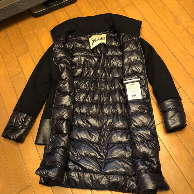 HERNO(ヘルノ)のヘルノダウンコート黒 レディースのジャケット/アウター(ダウンコート)の商品写真