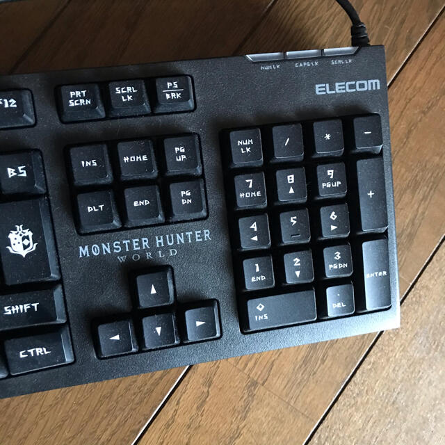 ELECOM(エレコム)のモンスターハンター　ゲーミングキーボード　黒　エレコム スマホ/家電/カメラのPC/タブレット(PC周辺機器)の商品写真