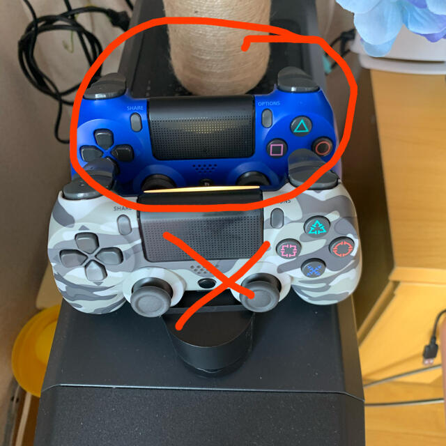 SONY(ソニー)のDualshock 4 PS4 コントローラー　純正品　美品　 エンタメ/ホビーのゲームソフト/ゲーム機本体(家庭用ゲーム機本体)の商品写真