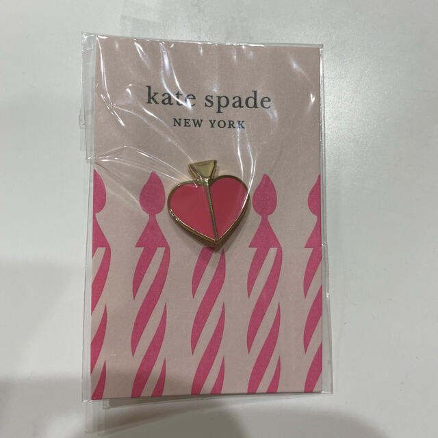 kate spade new york(ケイトスペードニューヨーク)のkate spade ピン エンタメ/ホビーのアニメグッズ(バッジ/ピンバッジ)の商品写真