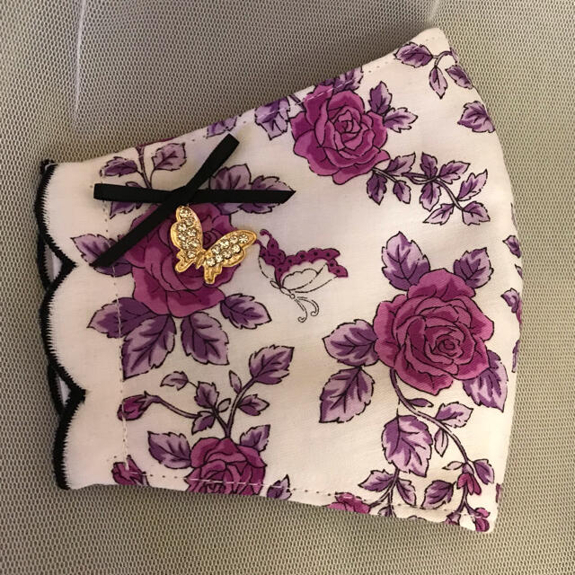 ANNA SUI ⌘ 蝶の刺繍のマスクカバー　リボンとバタフライチャーム付き⌘ ハンドメイドのファッション小物(その他)の商品写真