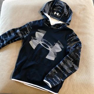 アンダーアーマー(UNDER ARMOUR)のアンダーアーマー　パーカー　YXL(ジャケット/上着)