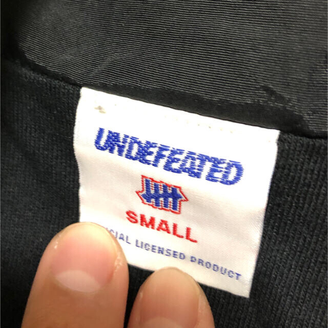 UNDEFEATED(アンディフィーテッド)のUNDEFEATED PANELED WARMUP JACKET メンズのトップス(パーカー)の商品写真