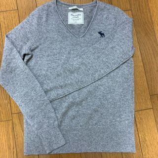 アバクロンビーアンドフィッチ(Abercrombie&Fitch)の【美品】アバクロンビー&フィッチ Vネックセーター (ニット/セーター)