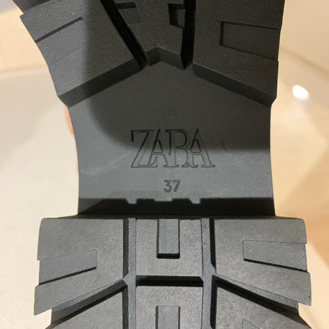 ZARA トラックソール付きローヒールブーツ