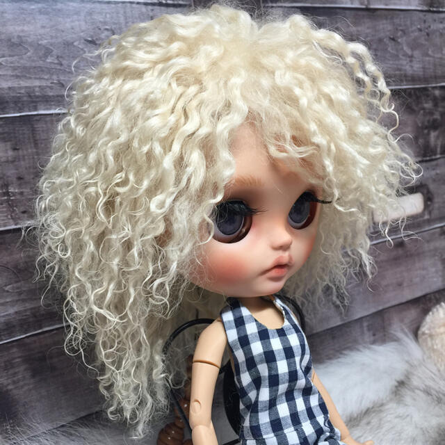 blythe_w-157シャインベージュクリーム✨チベットラムフルスキンウィッグ