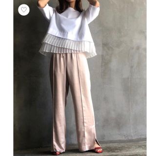 グレースコンチネンタル(GRACE CONTINENTAL)のサイドベンツサテンパンツ20SS(カジュアルパンツ)