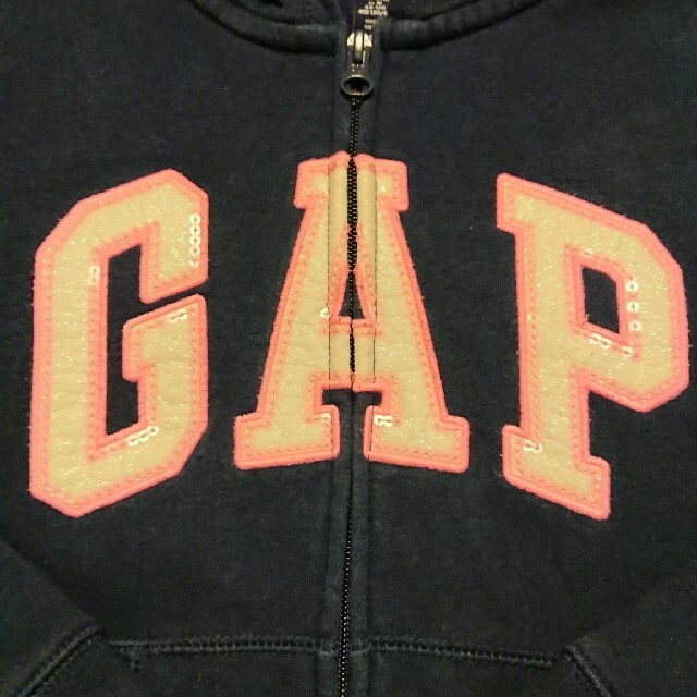 GAP Kids(ギャップキッズ)のGAP ギャップカラフル かわいい スウェット パーカーピンク ラメ 130 キッズ/ベビー/マタニティのキッズ服女の子用(90cm~)(ジャケット/上着)の商品写真