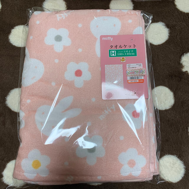 しまむら(シマムラ)のanchan様専用　ミッフィー タオルケット　しまむら キッズ/ベビー/マタニティの寝具/家具(タオルケット)の商品写真