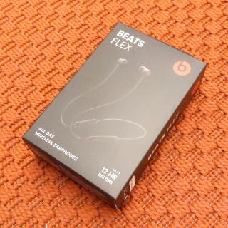 ビーツバイドクタードレ(Beats by Dr Dre)のBEATS FLEX ほぼ新品　iOSと相性良(ヘッドフォン/イヤフォン)