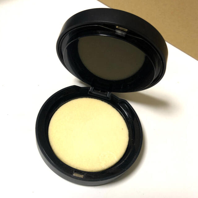 bareMinerals(ベアミネラル)のベアプロ パウダー ファンデーション 10g  SPF15・PA++  キャメル コスメ/美容のベースメイク/化粧品(ファンデーション)の商品写真