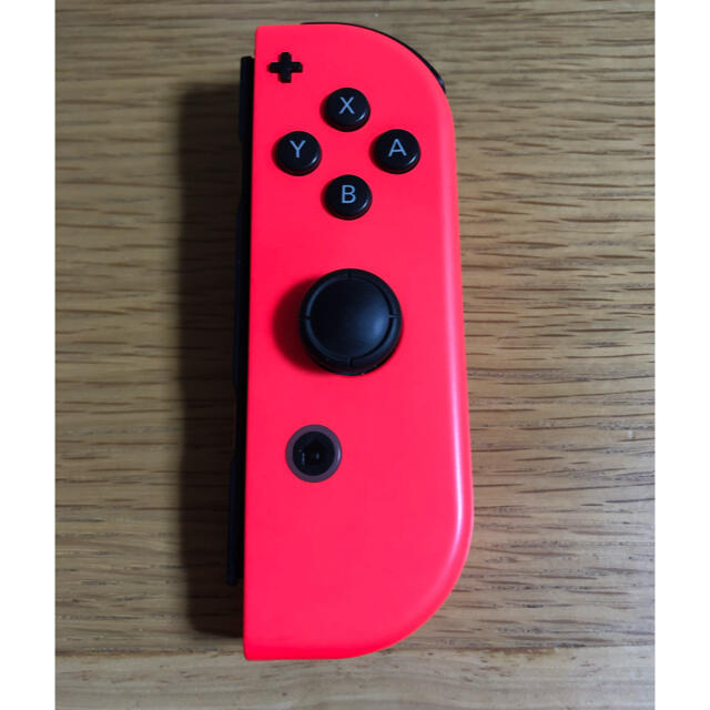 Nintendo Switch(ニンテンドースイッチ)のSwitchコントローラー（右）ジャンク品 エンタメ/ホビーのゲームソフト/ゲーム機本体(家庭用ゲーム機本体)の商品写真