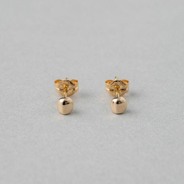 ete(エテ)のete★K10YG ペブルピアス レディースのアクセサリー(ピアス)の商品写真