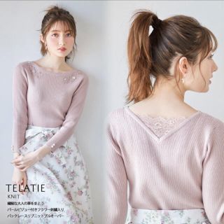 トッコ(tocco)のtocco♡パールビジュー付きフラワー刺繍入りバックレースリブニットプルオーバー(ニット/セーター)